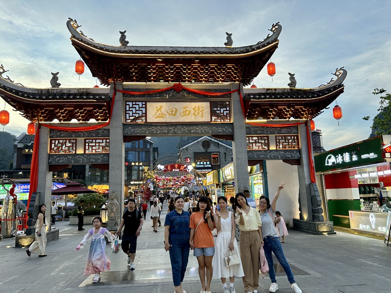 西街合照_副本.jpg